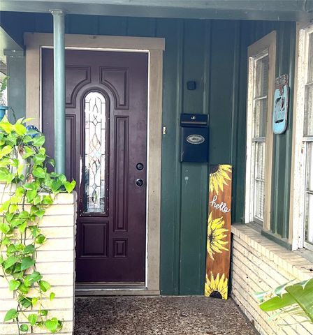 909 Peach Street, El Campo, TX 77437