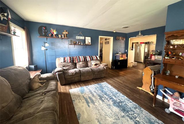 909 Peach Street, El Campo, TX 77437