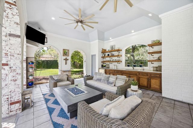 597 Piney Point Road, Piney Point Village, TX 77024