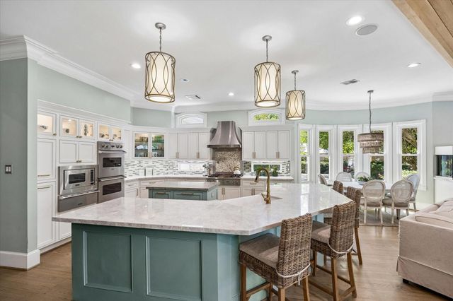 597 Piney Point Road, Piney Point Village, TX 77024