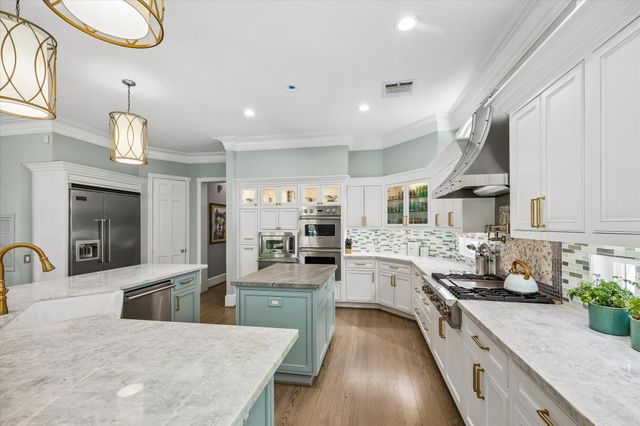 597 Piney Point Road, Piney Point Village, TX 77024