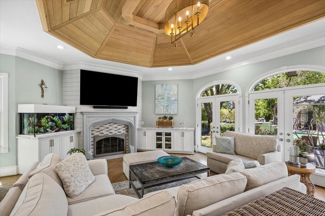 597 Piney Point Road, Piney Point Village, TX 77024
