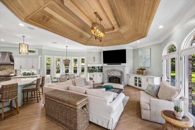 597 Piney Point Road, Piney Point Village, TX 77024
