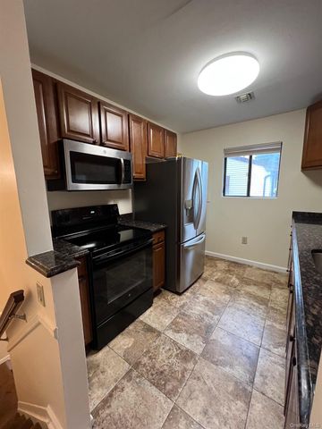 615 Broadway 2, Amityville, NY 11701