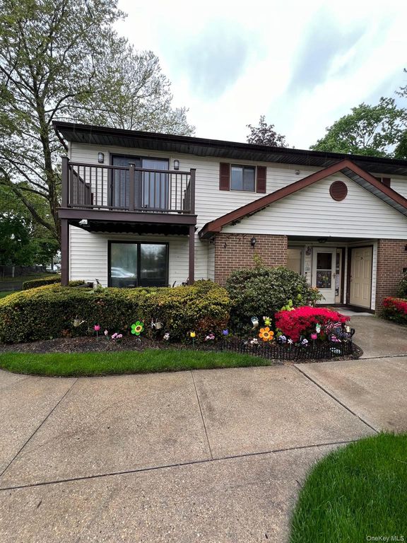 615 Broadway 2, Amityville, NY 11701