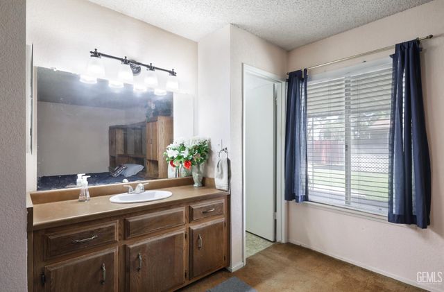 4109 Tyndall Avenue, Bakersfield, CA 93313