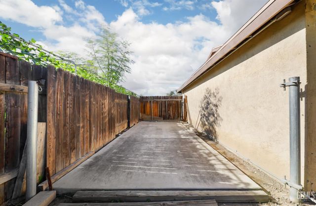 4109 Tyndall Avenue, Bakersfield, CA 93313