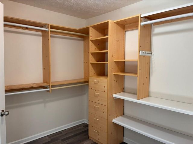 2010 Glen Parke Ct, Lawrenceville, GA 30044