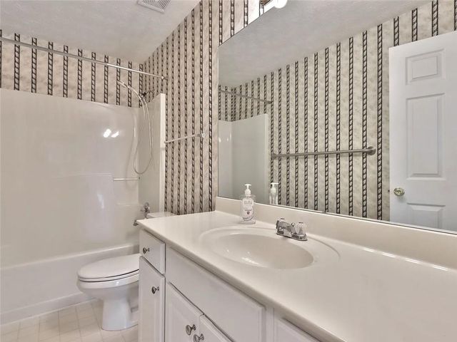 2010 Glen Parke Ct, Lawrenceville, GA 30044