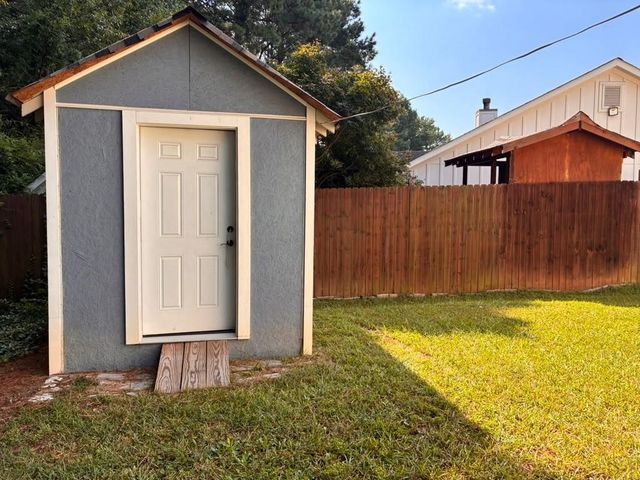 2010 Glen Parke Ct, Lawrenceville, GA 30044