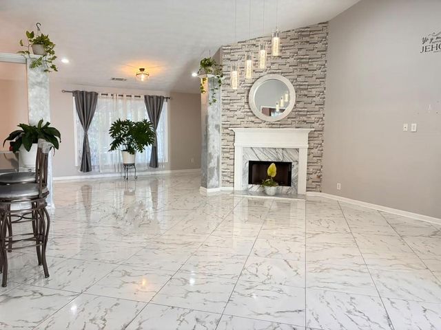 2010 Glen Parke Ct, Lawrenceville, GA 30044