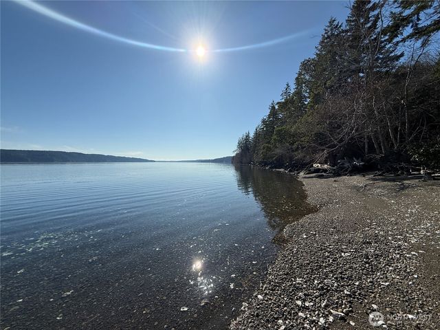 65 Devereaux Drive, Lilliwaup, WA 98555