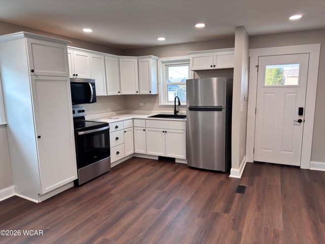 206 E Benton Street, Wapakoneta, OH 45895