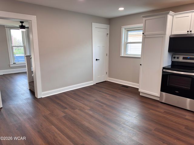 206 E Benton Street, Wapakoneta, OH 45895