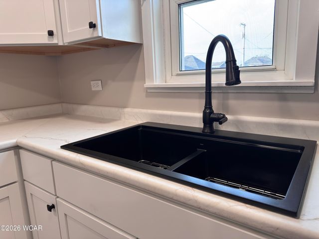 206 E Benton Street, Wapakoneta, OH 45895