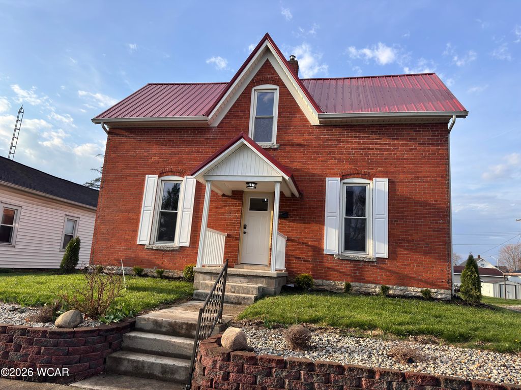 206 E Benton Street, Wapakoneta, OH 45895
