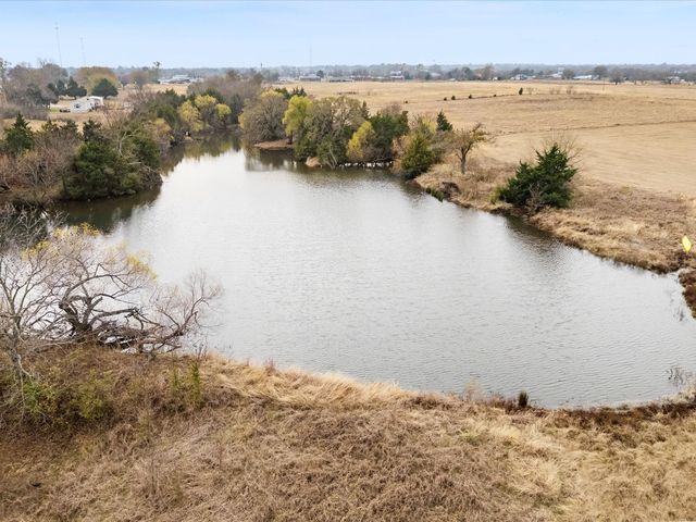 299 Sadler Road, Whitesboro, TX 76273