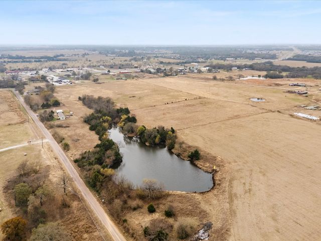 299 Sadler Road, Whitesboro, TX 76273