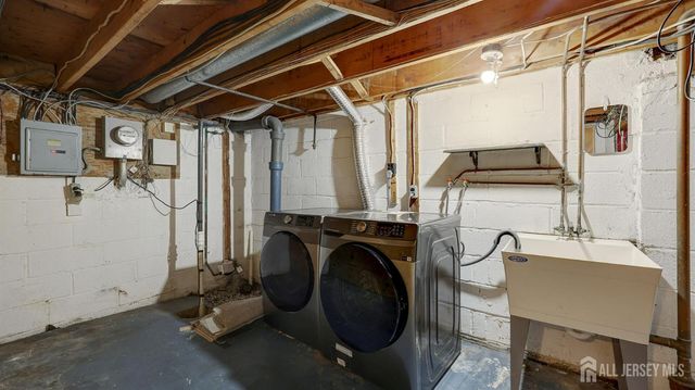 96 Wick Drive, Fords, NJ 08863