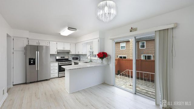 96 Wick Drive, Fords, NJ 08863