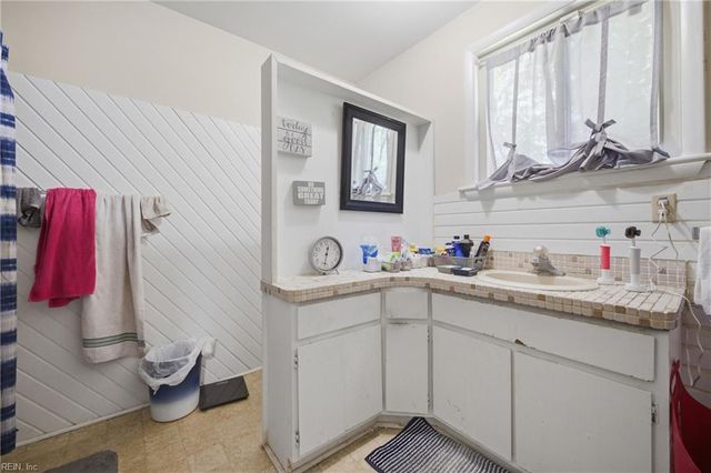 100 Snead Fairway, Portsmouth, VA 23701