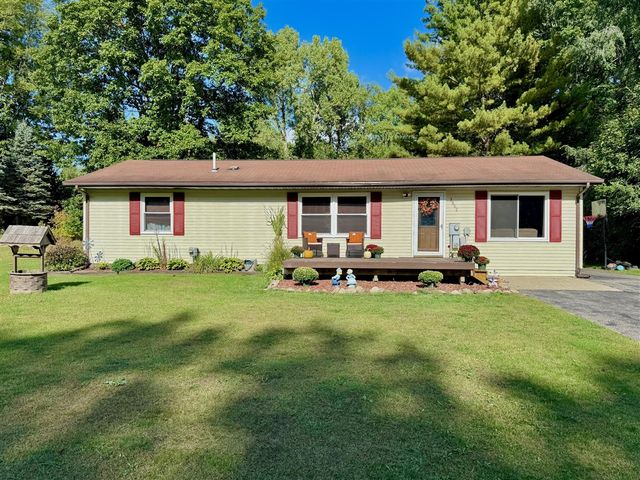 3862 E Shore Drive, Stanton, MI 48888