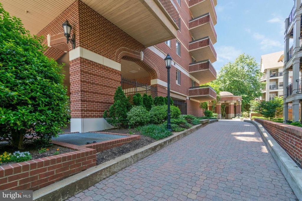 1276 N WAYNE ST #606, Arlington, VA 22201