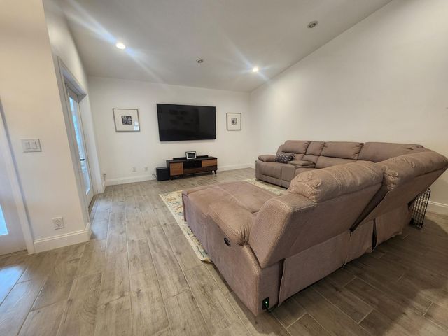250 E Riverbend Drive, Sunrise, FL 33326
