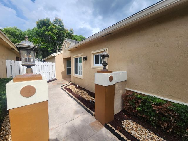 250 E Riverbend Drive, Sunrise, FL 33326