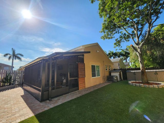 250 E Riverbend Drive, Sunrise, FL 33326