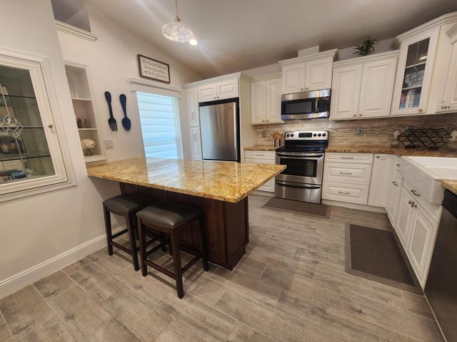 250 E Riverbend Drive, Sunrise, FL 33326