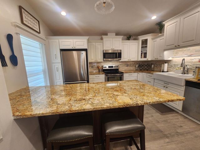 250 E Riverbend Drive, Sunrise, FL 33326