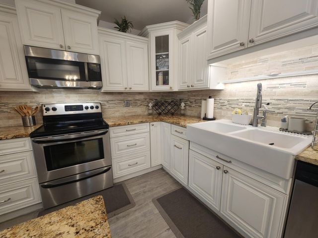 250 E Riverbend Drive, Sunrise, FL 33326