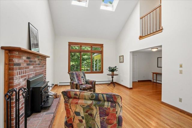 10 Standish Way, Amherst, NH 03031