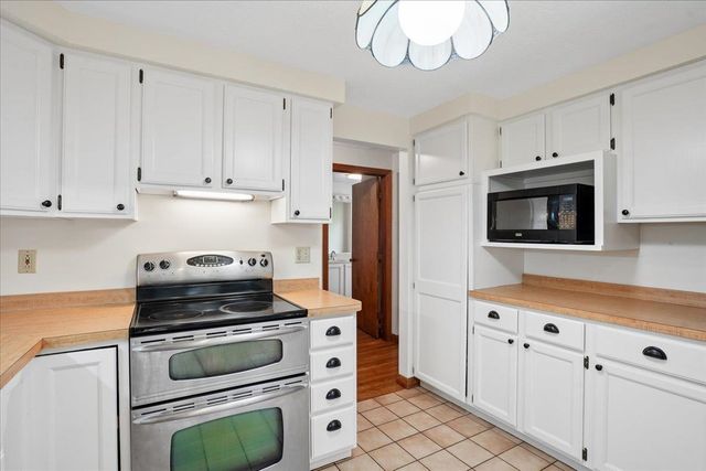 10 Standish Way, Amherst, NH 03031