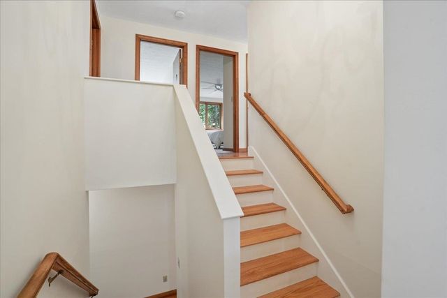 10 Standish Way, Amherst, NH 03031