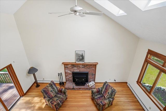 10 Standish Way, Amherst, NH 03031