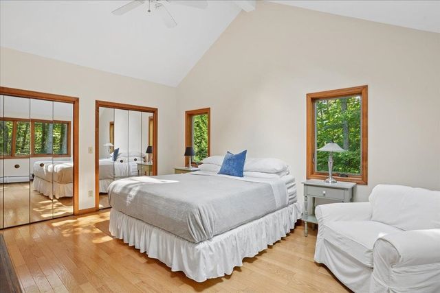 10 Standish Way, Amherst, NH 03031