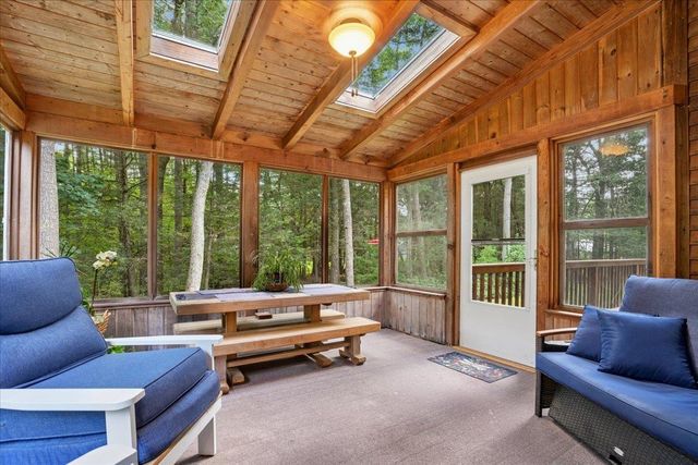 10 Standish Way, Amherst, NH 03031
