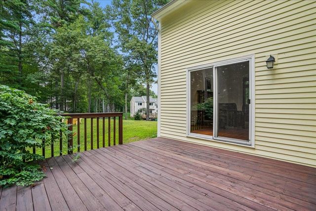 10 Standish Way, Amherst, NH 03031
