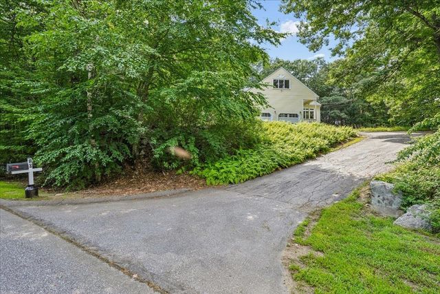 10 Standish Way, Amherst, NH 03031