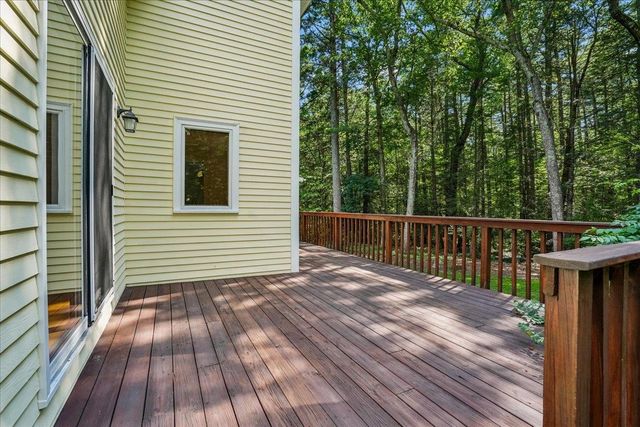 10 Standish Way, Amherst, NH 03031