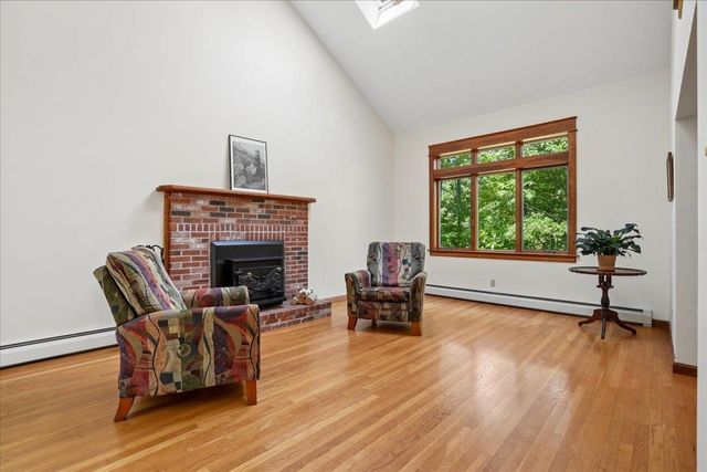 10 Standish Way, Amherst, NH 03031
