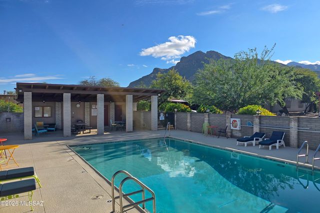 118 E Cholla Shadows Drive, Oro Valley, AZ 85704