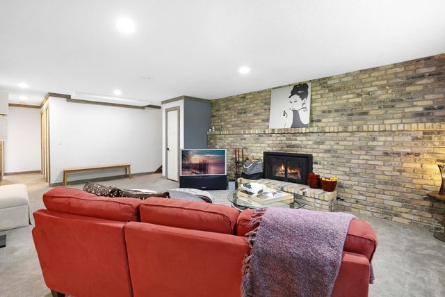 417 Brandywine Dr., Burnsville, MN 55337