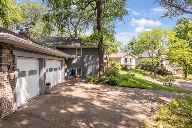 417 Brandywine Dr., Burnsville, MN 55337