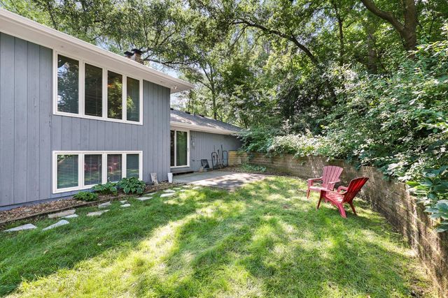 417 Brandywine Dr., Burnsville, MN 55337