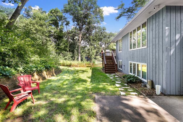 417 Brandywine Dr., Burnsville, MN 55337