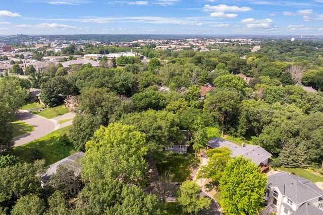 417 Brandywine Dr., Burnsville, MN 55337
