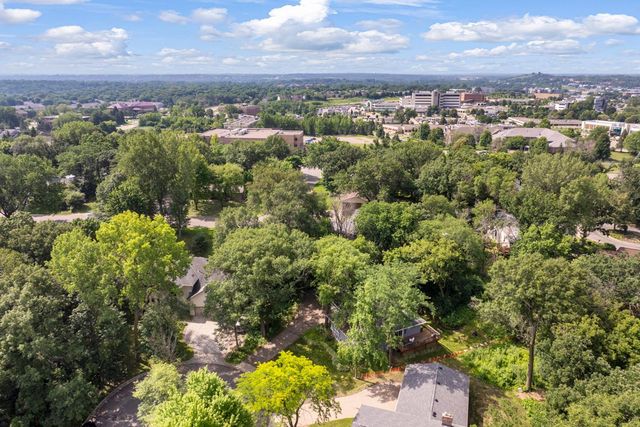 417 Brandywine Dr., Burnsville, MN 55337